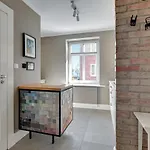 شقة Grand - Entry - With Garden In *