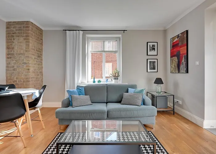 Grand - Entry - With Garden In *