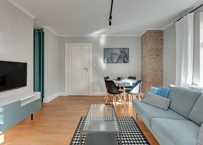 Grand - Entry - With Garden In *